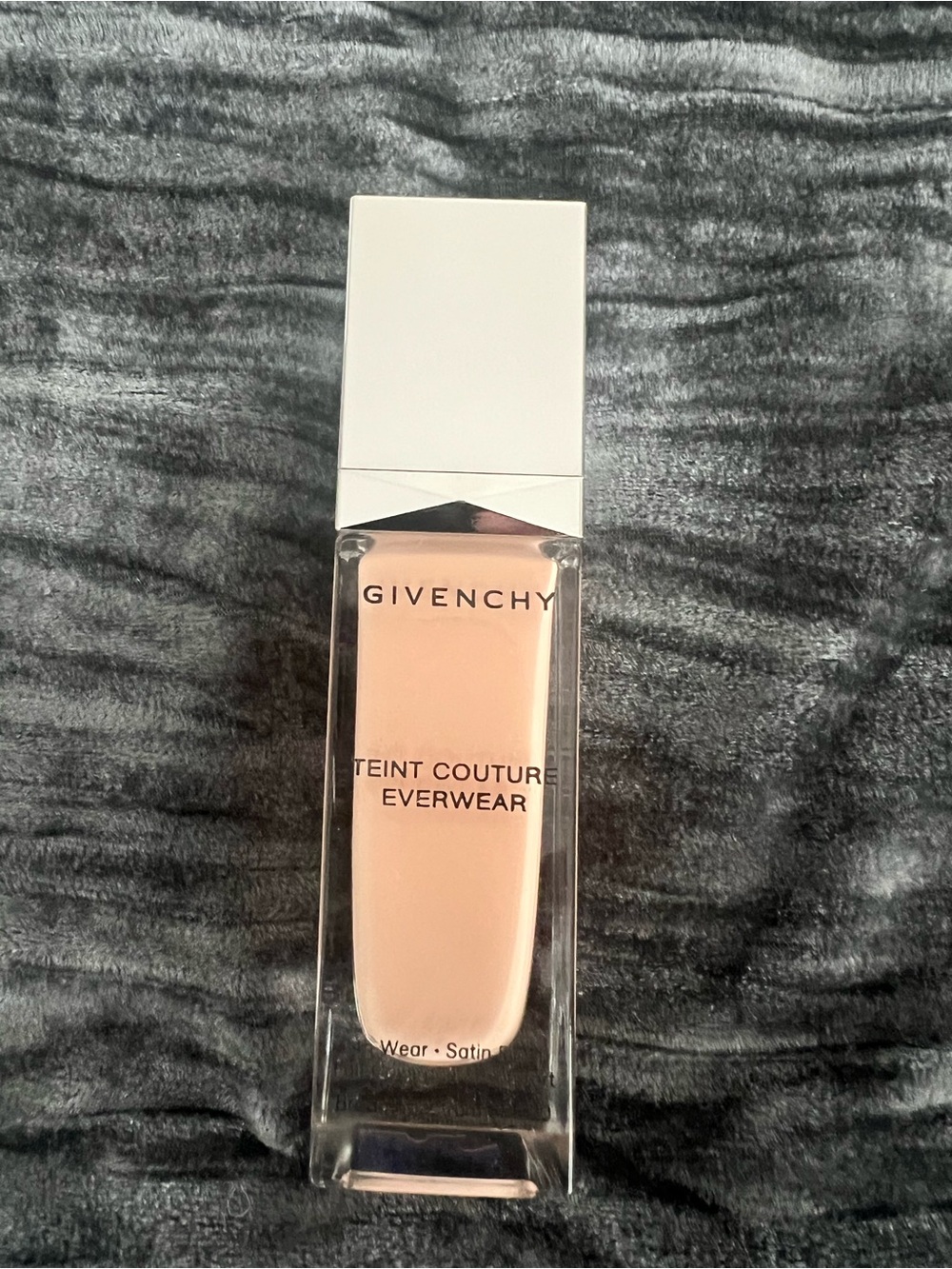 Givenchy 24hr Satin Wear Full Coverage color P105